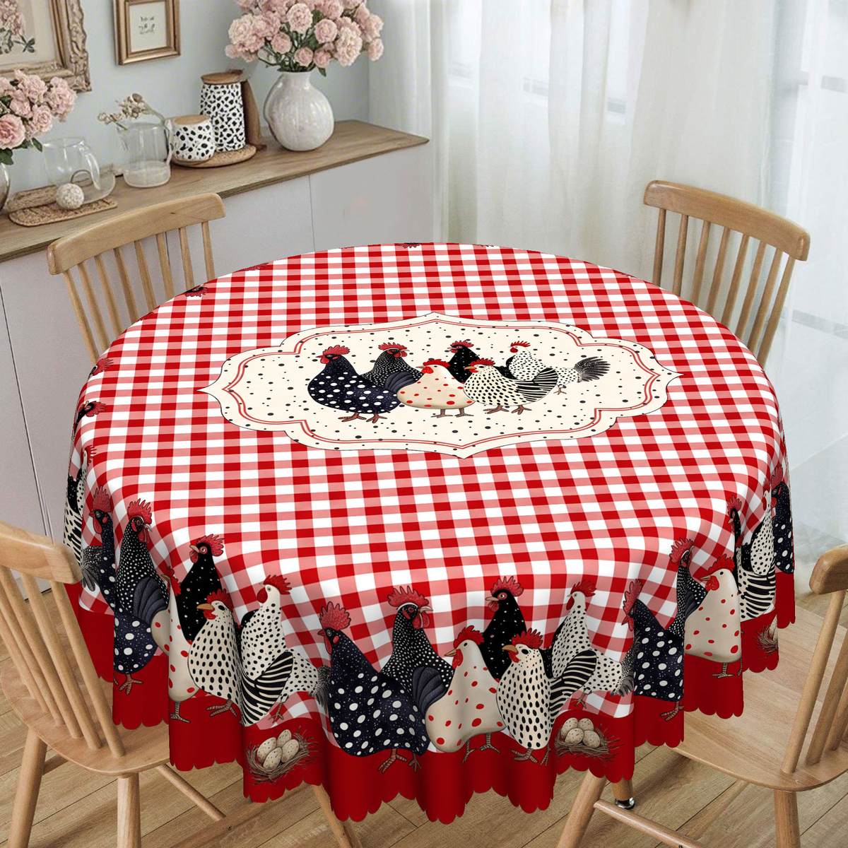 🐓🍽️ Nappe de Table en Polyester à Carreaux Rouges Motif Coq – Bord Festonné, Anti-Taches, 2 Styles, 4 Tailles : Ronde 152cm ou Rectangulaire jusqu'à 152x305cm 🏡✨
