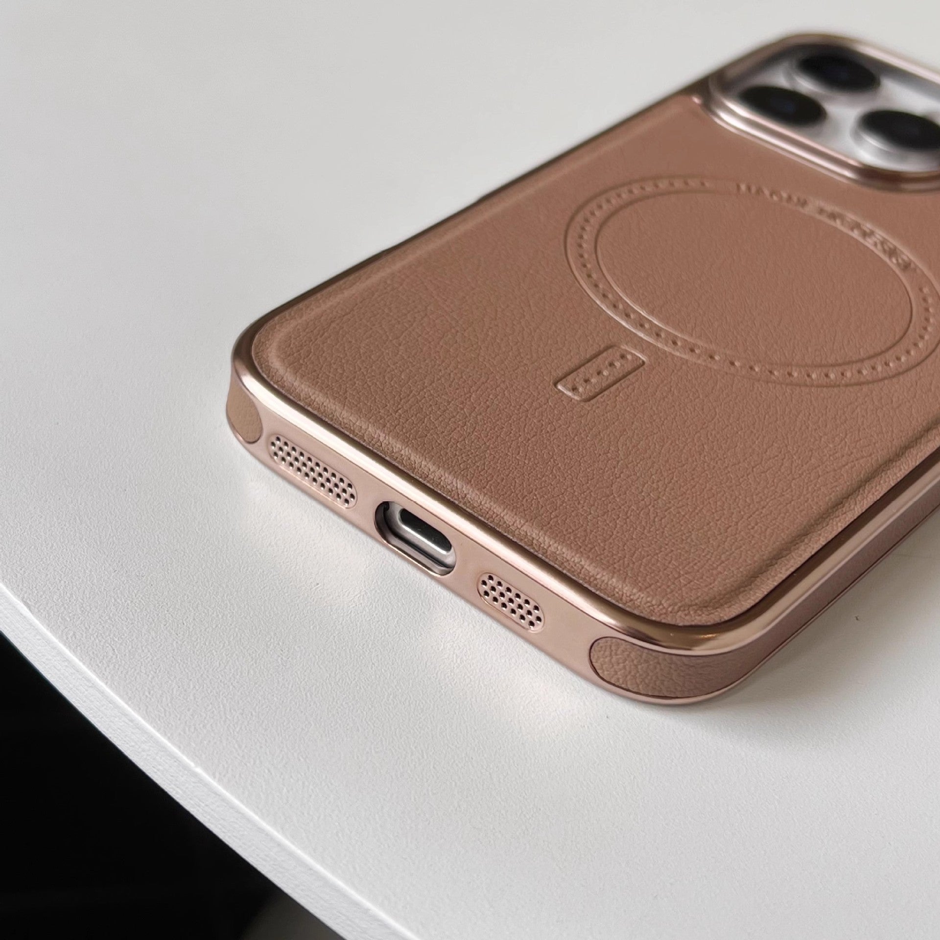Coque en cuir avec recharge magnétique pour iPhone