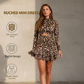 Robe courte à fronces et imprimé léopard pour femme